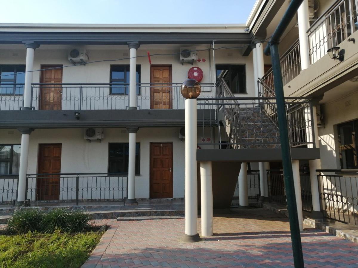 Lala Poa Guest House Klerksdorp Exteriér fotografie