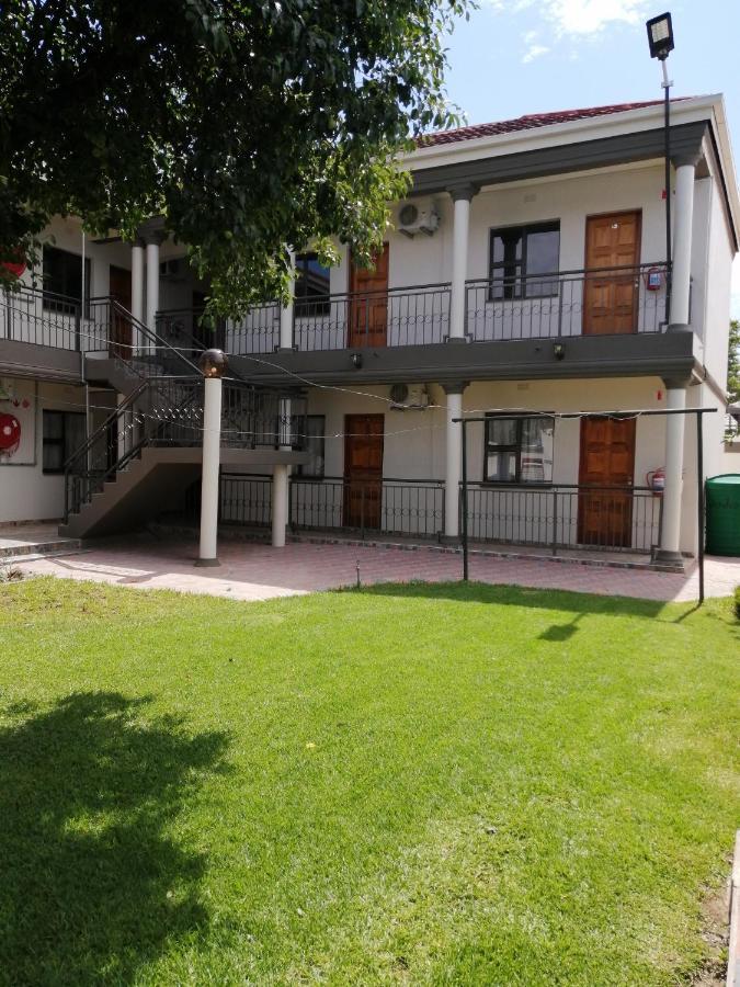 Lala Poa Guest House Klerksdorp Exteriér fotografie