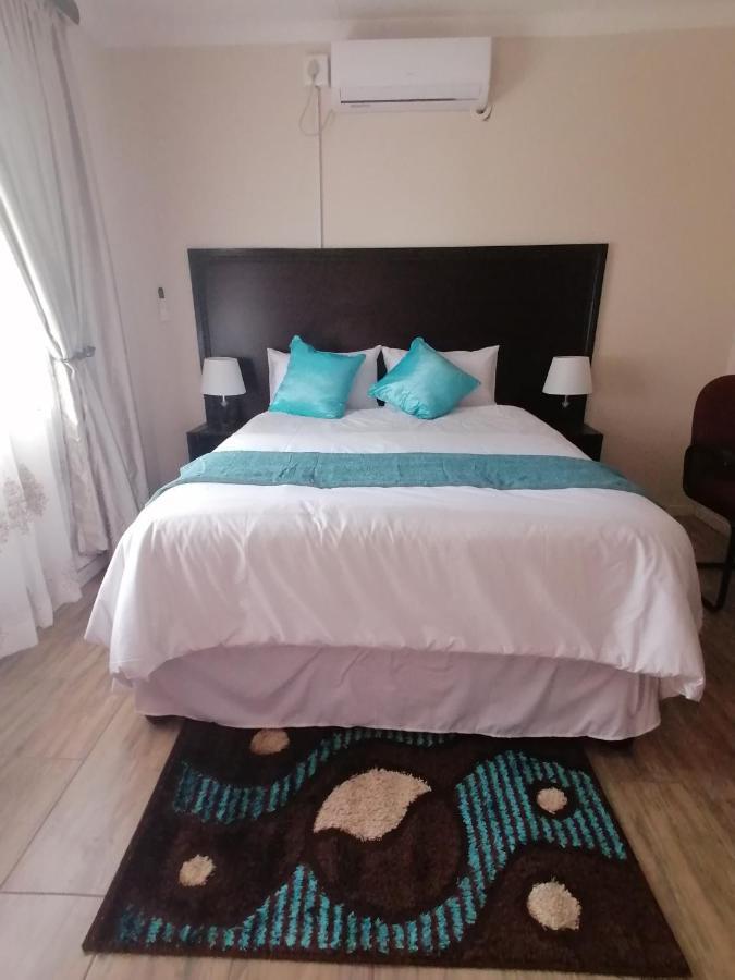 Lala Poa Guest House Klerksdorp Exteriér fotografie