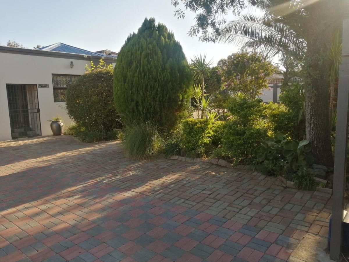 Lala Poa Guest House Klerksdorp Exteriér fotografie