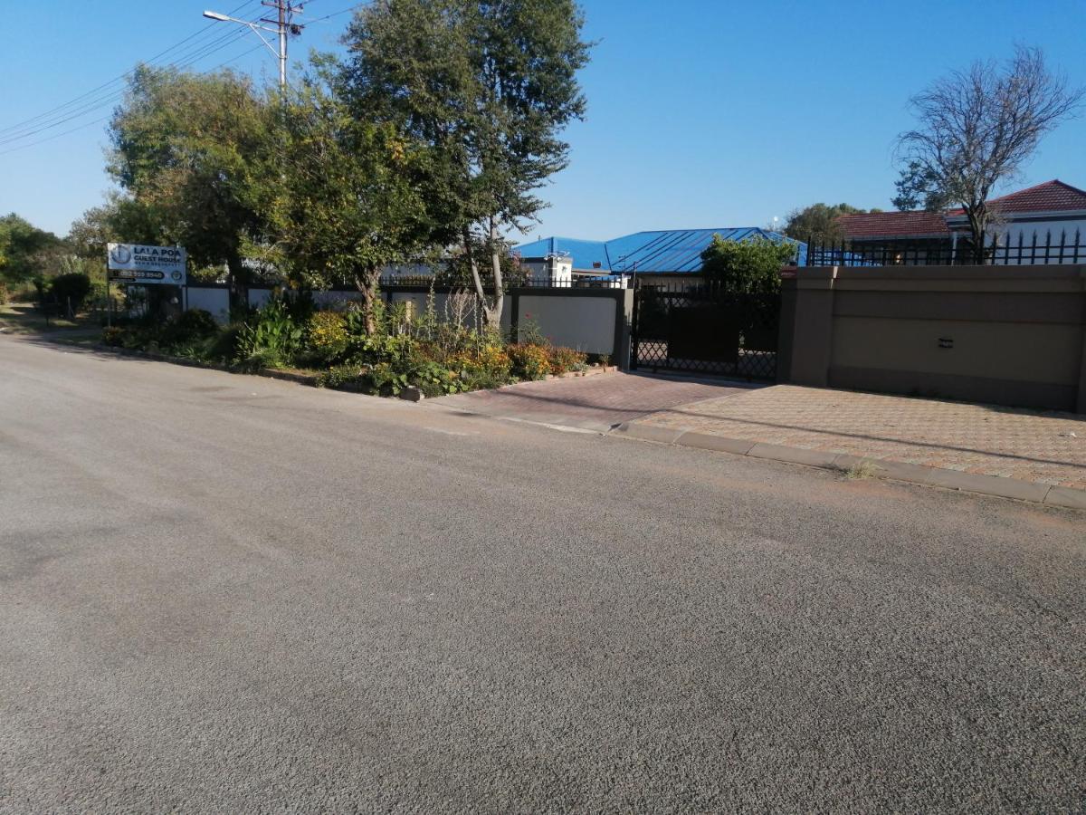 Lala Poa Guest House Klerksdorp Exteriér fotografie