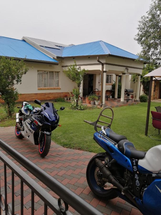 Lala Poa Guest House Klerksdorp Exteriér fotografie